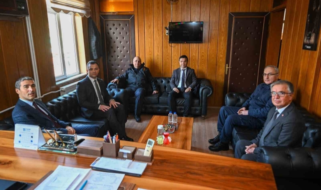 Vali Aktaş, Karahallı ilçesinde ziyaretler gerçekleştirdi