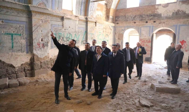 Vali Çiçek Tavlusun mahallesini ziyaret etti