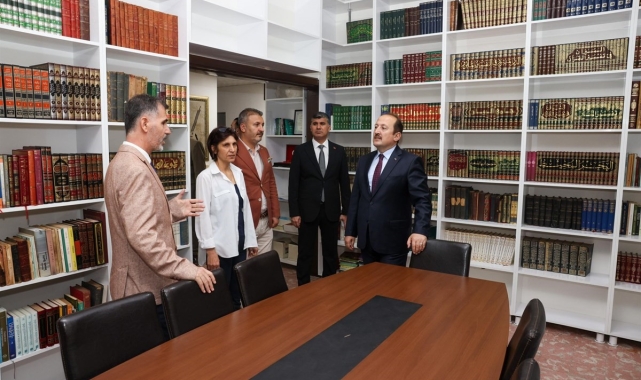 Vali Pehlivan, Kent Tarihi Müzesinde incelemelerde bulundu