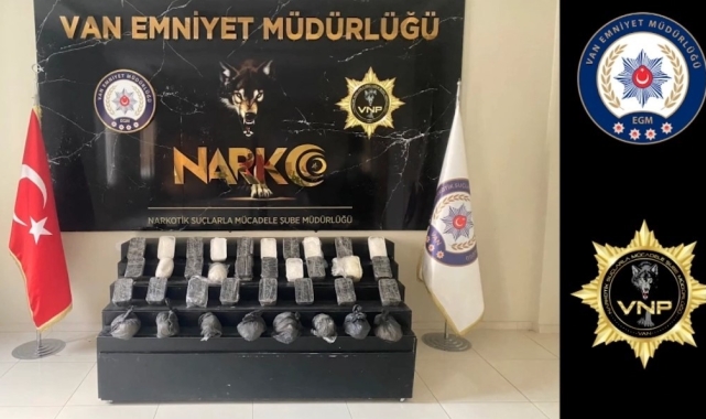 Van'da bir otomobilde 26 kilo 800 gram uyuşturucu ele geçirildi