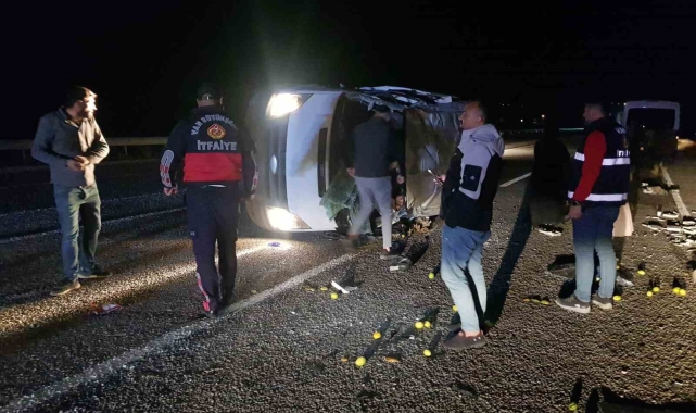 Van'da minibüs takla attı: 3 yaralı