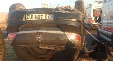 Van'da otomobil takla attı: 2 yaralı