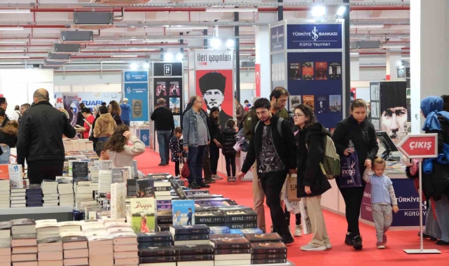Vatandaşlardan Aydın Büyükşehir'in Kitap Fuarı'na yoğun ilgi
