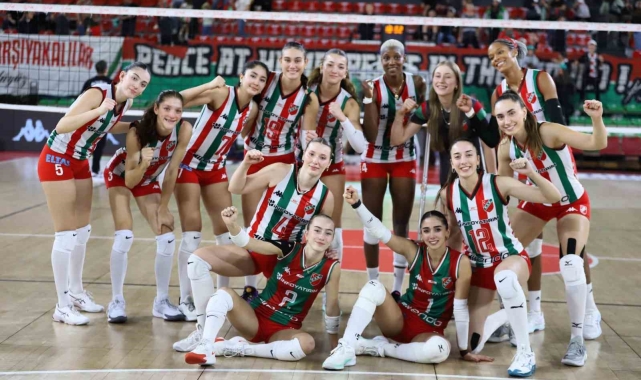 Voleybolda Karşıyaka-Göztepe derbisi oynanacak