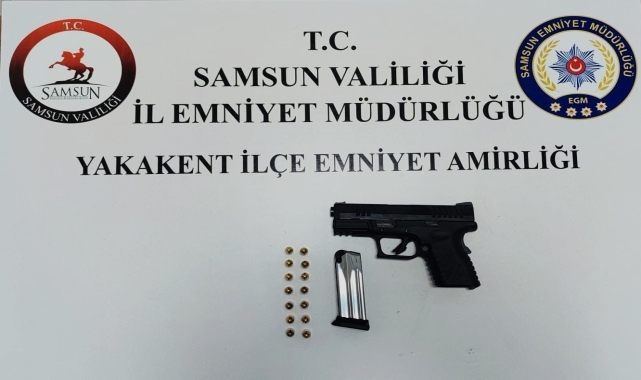 Yakakent'te bir araçta ruhsatsız silah ele geçirildi