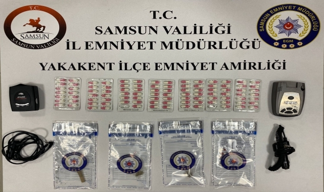 Yakakent'te uyuşturucu ile radar tespit cihazı ele geçirildi