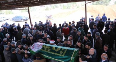 Yanan restorana unuttuğu cep telefonunu almak için geri girince hayatını kaybetti