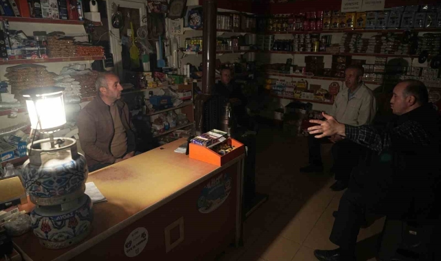 Yangında elektrikler kesilince gaz lambası nostaji yaşattı