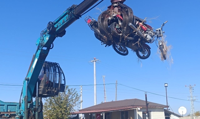 Yediemin otoparkında bekletilen yüzlerce motosiklet geri dönüşüme gönderildi