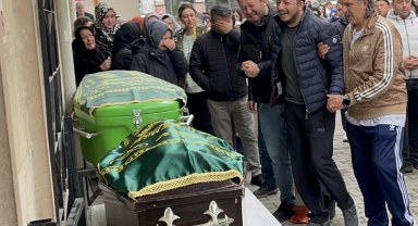 Yeliz öğretmen ve minik kızı gözyaşlarıyla son yolculuğuna uğurlandı