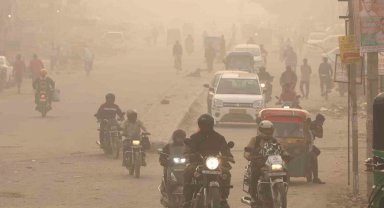 Yeni Delhi'de hava kirliliği nedeniyle okullar kapatıldı