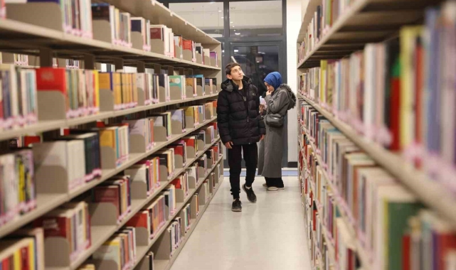 Yeni nesil Şehir Kütüphanesi, okurların ve ders çalışanların buluşma noktası olmaya devam ediyor