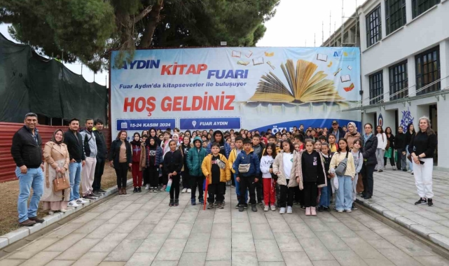 Yenipazar Belediyesi'nden ilçede yaşayan vatandaşlara kitap fuarı gezisi
