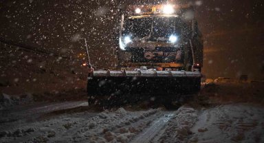 Yeşilyurt Belediyesi'nden karla mücadelede çalışması