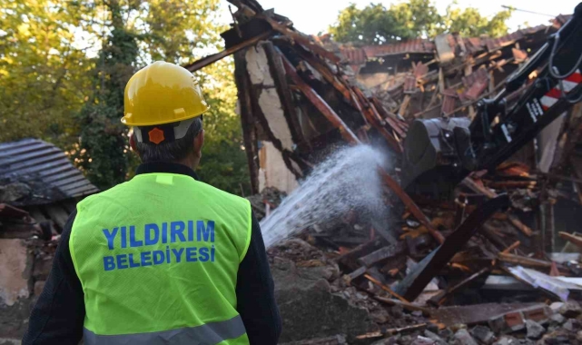 Yıldırım'da metruk durumdaki yapılar yıkılıyor