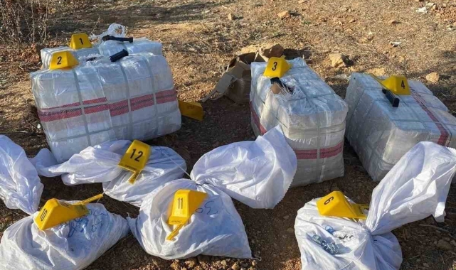 Yol kenarına bırakılan çuvallardan binlerce silah parçası çıktı
