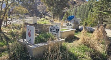 Zeynel Bey Medresesi civarında izinsiz defnedilen mezarlara tepki