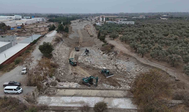 Zeytinli Çayı'nda ıslah çalışması yapılıyor