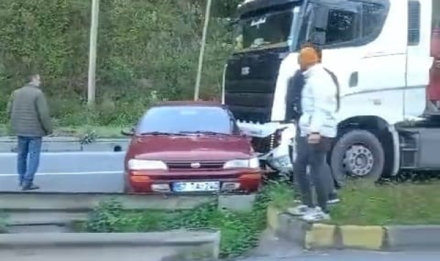 Zonguldak Ereğli'de otomobil ile tır çarpıştı