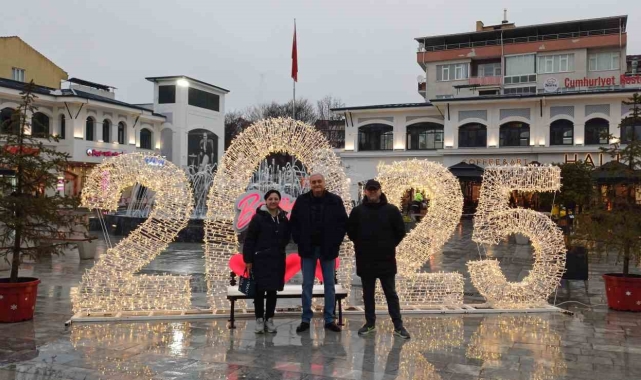 100. Yıl Çarşı Meydan yılbaşına özel ışıl ışıl oldu