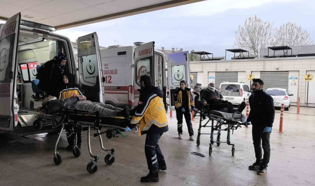 2 otomobil çarpıştı, 2 kişi yaralandı