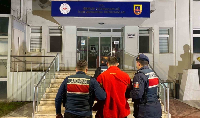 22 yıl kesinleşmiş hapis cezasıyla aranan zanlı jandarmadan kaçamadı
