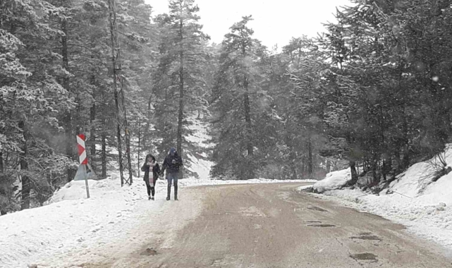 Abant Gölü Milli Parkı'nda kar yağışı başladı
