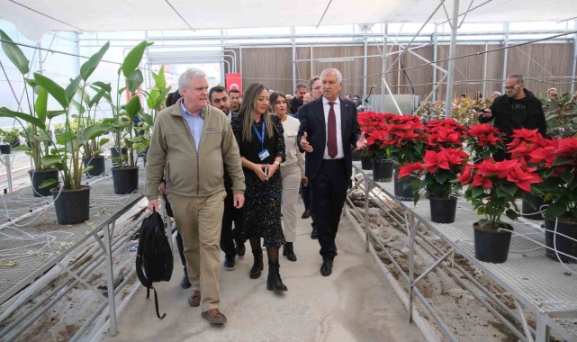 Adana Büyükşehir Belediyesi, güneş enerjisiyle çalışan akıllı sera açtı