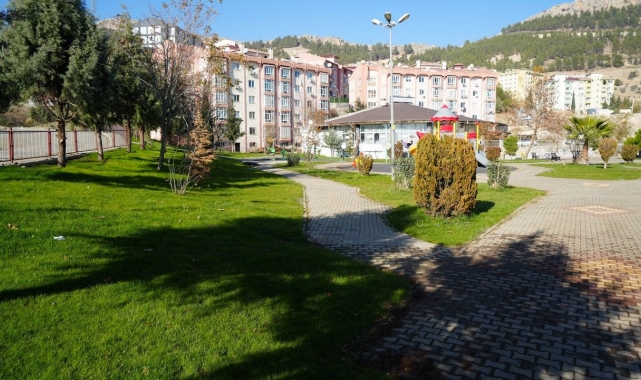 Adıyaman'da park ve bahçelerin onarımı devam ediyor