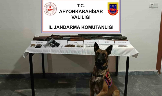 Afyonkarahisar'da araçta uyuşturucu kullananlar yakalandı