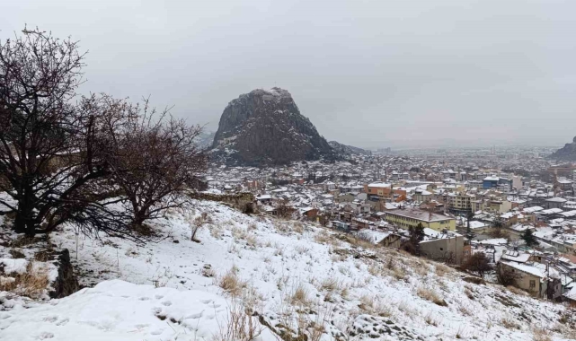 Afyonkarahisar&#039;da kar yağışı etkili oldu