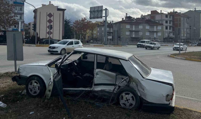Afyonkarahisar'da trafik kazası, 3 yaralı