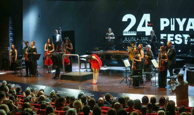 Agora Senfoni Orkestrası, sokak hayvanları için sahne aldı