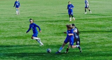 Ağrı ASPGSK Kadın Futbol Takımı, Erzincan Gençler Gücü'nü 2-0 mağlup ederek liderliğini sürdürdü