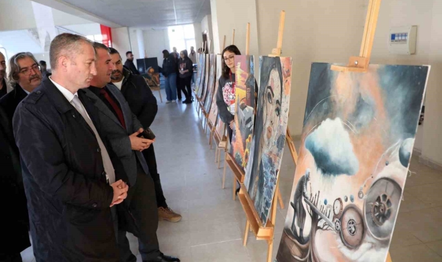 Ağrı Erol Parlak Güzel Sanatlar Lisesi'nde Çalgı Dinletisi ve Resim Sergisi düzenlendi