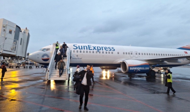 Ajet&#039;ten bilet alan vatandaşları SunExpress&#039;e bindirip, arıza sebebiyle indirdiler