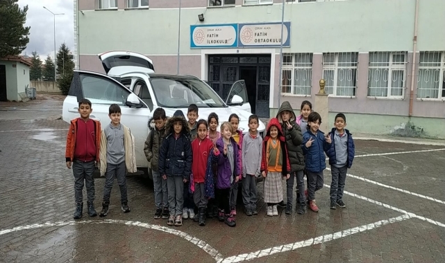 Alaca'da Yerli Malı Haftası kapsamında öğrencilere Togg tanıtıldı