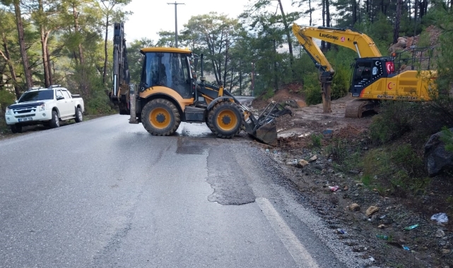Alanya'da kuzeyde kar, güneyde heyelanla mücadele devam ediyor