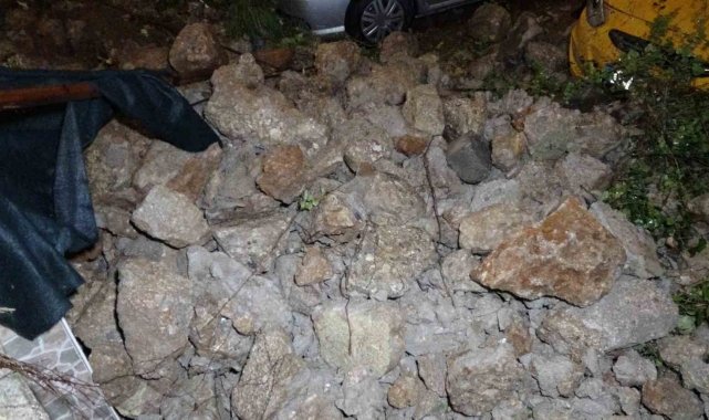 Alanya'da yağış sonrası istinat duvarı çöktü