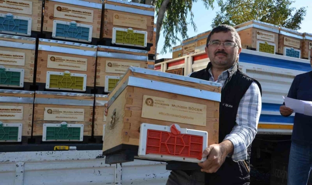 Alanyalı bal üreticilerine arı kovanı hibe edildi