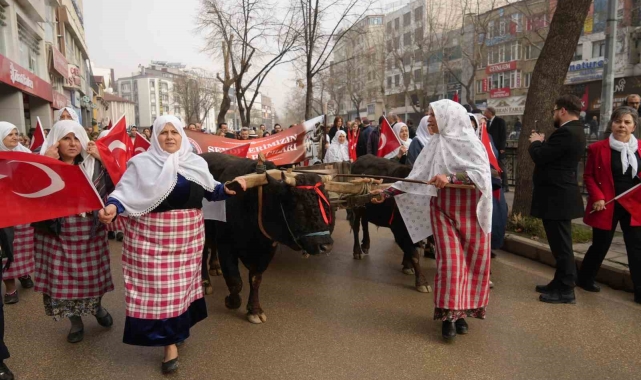 Anadolu'nun işgaline karşı tek yürek olan kadınların milli mücadele ruhu 105 yıl sonra yaşatıldı