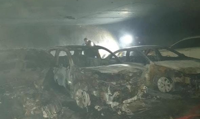 Ankara&#039;da kapalı garajda yanan 3 otomobilde maddi hasar oluştu