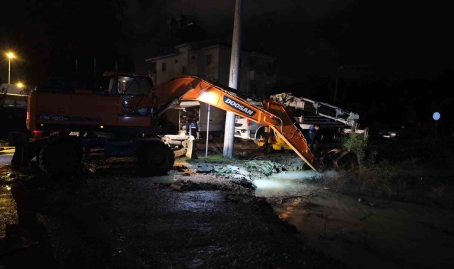 Antalya Büyükşehir Belediye Başkanı Muhittin Böcek'ten Manavgat'a geçmiş olsun ziyareti
