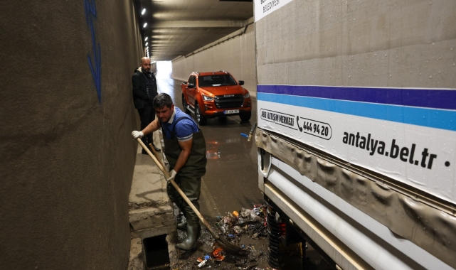 Antalya Büyükşehir Belediyesi 545 personel 336 araç ile teyakkuzda