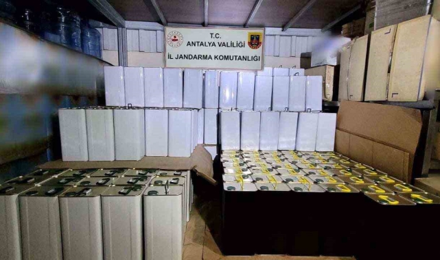 Antalya&#039;da 2 bin litre sahte zeytinyağı ele geçirildi