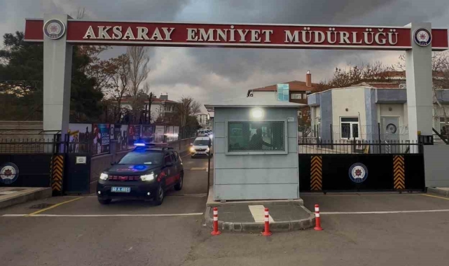 Aranan şahıs yatak bazası içinde böyle yakalandı