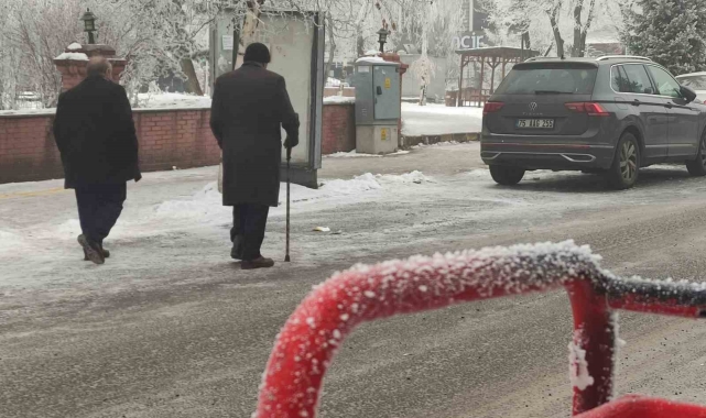 Ardahan buz kesti: Göle eksi 26 derece