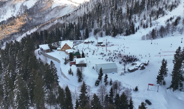 Artvin Atabarı Kayak Merkezi'nde 7. Geleneksel Kar Şenliği coşkuyla kutlandı