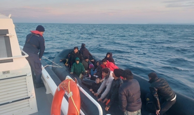 Ayvalık açıklarında 16'sı çocuk 31 göçmen kurtarıldı