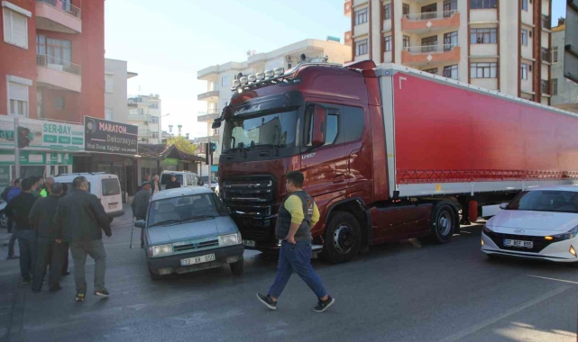 Babasının kaza yaptığını öğrenen oğlu paniğe kapılınca yayaya çarptı